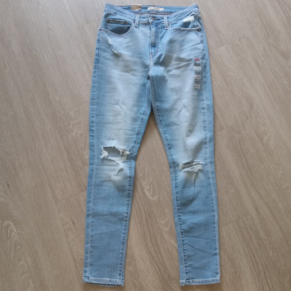 NWT!!! LEVI'S LIGHT WASH DISTRESSED HIGH RISE SKINNY'S ONLY TRIED ON!!!